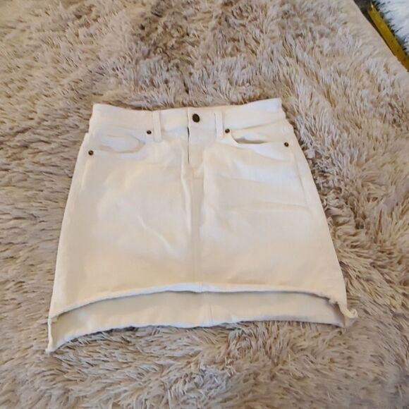 Fun cream colored Vineyard Vines jean skirt - Picture 1 of 8